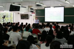 陈春声书记、罗俊校长为本科生讲授 “思